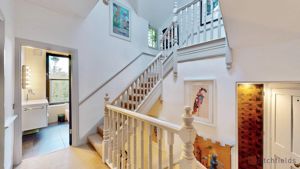 1st floor landing- click for photo gallery